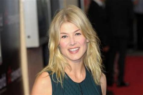 Burning palms (2010)  dedra : Rosamund Pike Praises Tom Cruise for Pregnancy Support