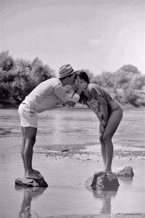 Couple kissing under the pont au double, paris, circa 1935. 💋💦PP💦💋 | Beach time fun, Couple photos, Beach time