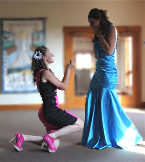 Let us know how you proposed your partner. Two girls propose to each other : pics