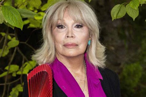 Her father was of known russian and allegedly french origins, and her mother of mixed chinese and vietnamese descent. Amanda Lear, polemica sul lockdown: i dettagli