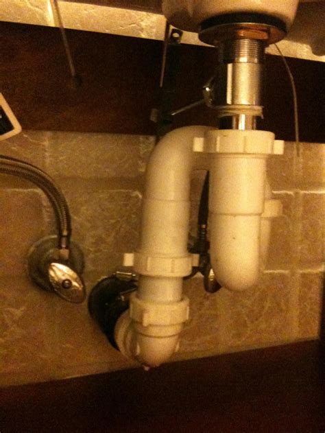 Bathtubs have the exact same drain trap a bathtub drain is also 1½ inches in diameter. plumbing - Can p-trap be installed higher than drain entry ...