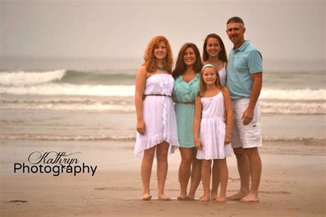 Gorgeous sunset at cannon beach tonight! Beach family photo shoot. | Family beach pictures, Vero ...