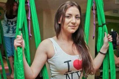 Already acclaimed in the vc. What's that between her legs? Woman accidentally exposed ...