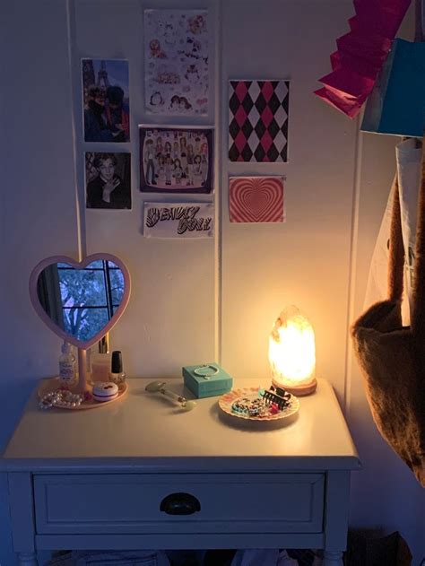 Bu nedenle tüm kategorileri kontrol etmenizi öneririz. y2k indie room inspo in 2021 | Room design bedroom, Indie ...