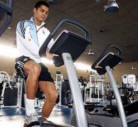 Regardless of whether you have an effective exercise schedule, it won't function admirably unless you mix it with an accurate eating routine arrangement. Follow This Diet in Order to Look like Cristiano Ronaldo