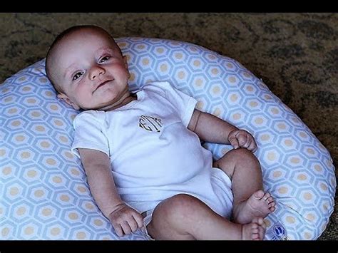The right pillow to sleep on. ؟When can your baby sleep with a pillow The Right Age For ...
