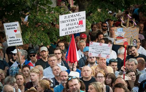 Iniciativa milion chvilek pro demokracii tedy nelenila a svolala demonstraci. Fotoreportáž: Milion chvilek podruhé zaplnilo Václavák ...