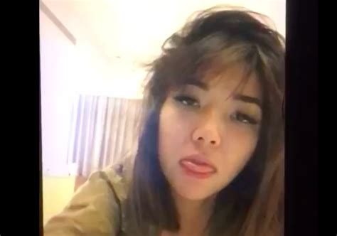 Ibunda gisel khawatir dengan kesehatan anaknya karena punya banyak masalah. Soal Kasus Video Syur Mirip Gisel, Polisi Periksa Ahli Bahasa - Entertainment JPNN.com