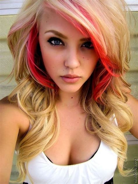 Bright red highlights on blonde hair look smoking hot with red outfits. 12 Blonde Hair with Red Highlights: Hair Color Ideas ...