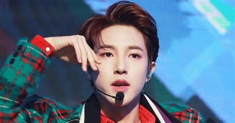 Renjun nct dream we young, pink, yellow, and green ball on top of man's head, png. Fans Are Amazed At How NCT's Renjun Handled A Nosebleed On ...