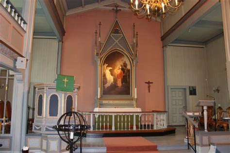 Den er bygget i tømmer og sto ferdig i 1843. Strømsgodset kirke