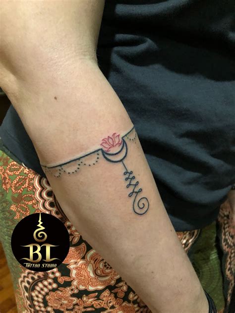 Bekijk meer ideeën over tatoeage, tatoeage ideeën, tatoeages. Done unalome with the armband tattoo from bamboo(hand poke ...