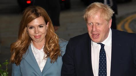 May 30, 2021 · still und heimlich soll der britische premier boris johnson seine verlobte carrie symonds geheiratet haben. Britischer Premierminister Johnson erneut Vater geworden ...