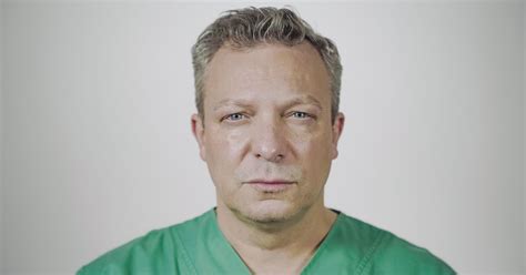 Hier volgt een lijst van acteurs en actrices die in oppassen!!! "Als patiënten goede vrienden worden": Gwen Swennen, de ...