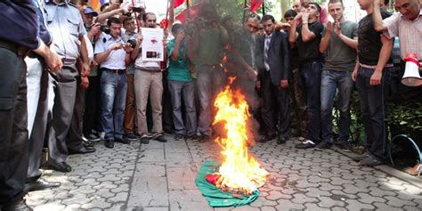 Die türkischsprachigen aserbaidschaner (auch aseri genannt) stellen etwa 90 % der bevölkerung. Aserbaidschan begnadigt Mörder: Ein Schock für Jerewan ...
