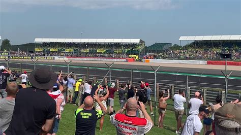 Max verstappen tuvo que ser trasladado a un hospital británico cercano al circuito de silverstone tras su bestial accidente con lewis hamilton. MotoGP British Grand Prix Silverstone 2019 A. Dovizioso ...