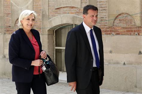 Xavier bertrand épouse en premières noces isabelle dubois, avec qui il a une fille. Xavier Bertrand Emmanuelle Gontier - 3 010 Photos Et ...