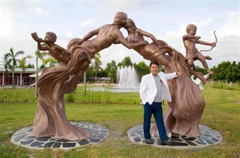 Da gerhard der einzige mann in der runde war und sich für dass thema wenig interessierte, blätterte ich gelangweilt in einer illustrierten. Zwischen Kunst und Erotik, Pattaya, Thailand