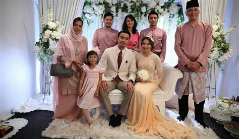 Ucapan ulang tahun perkahwinan untuk sahabat & ahli keluarga. Zahirah dan Aiman tunang