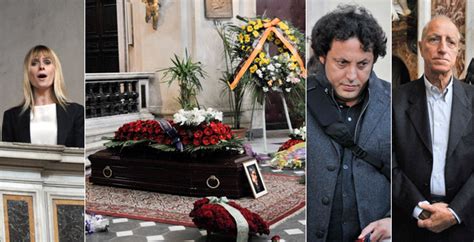 E' quanto rivelato dallo stesso attore e showman a specchio ammettendo: I funerali di Luigi Magni: Serena Autieri canta l'Ave ...