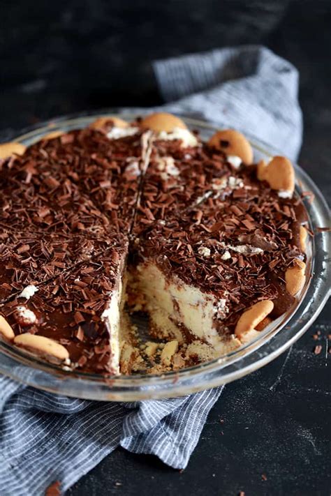 A man comes home to meet his mother and sister after many years away. Hot Fudge Ice Cream Pie - Melanie Makes