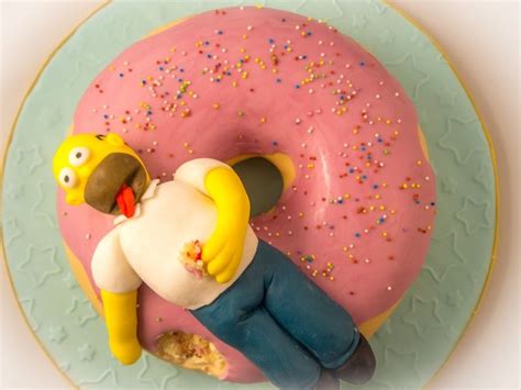 Die doughnuts von dunkin donuts oder aus der sendung die simpsons. Simpsons Torte | Motivtorte, Motivtorten, Kuchen