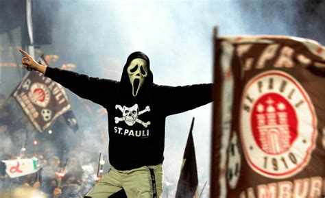 Pauli und seine fanschaft sind politisch; FC St. Pauli - Fussballforum - PS4 Forum