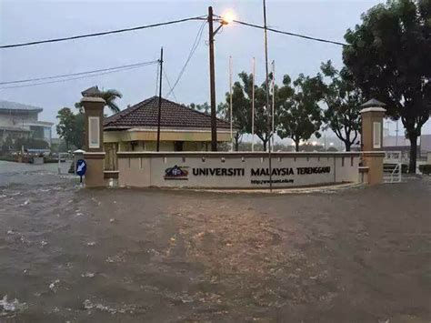 Balıkçılık ve deniz bilimleri programlarından öğrenciler ve öğretim görevlilerinin pratik. GAMBAR BANJIR DI UNIVERSITI MALAYSIA TERENGGANU (UMT ...