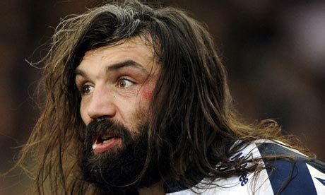 Sébastien chabal est devenu l'un des sportifs les plus populaires de france à tel point que les journalistes parlait d'une « chabalmania » depuis la préparation de la coupe du monde de rugby à xv. Manliest rugby player I've ever seen : videos