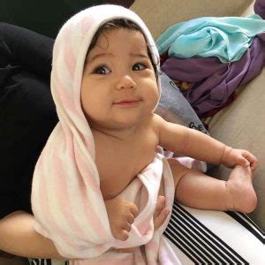 'saya melayu, saya sayang bangsa dan bahasa melayu'. Biodata Seri Aileen, Baby Qalish Dalam 'Sayang Papa Saya ...