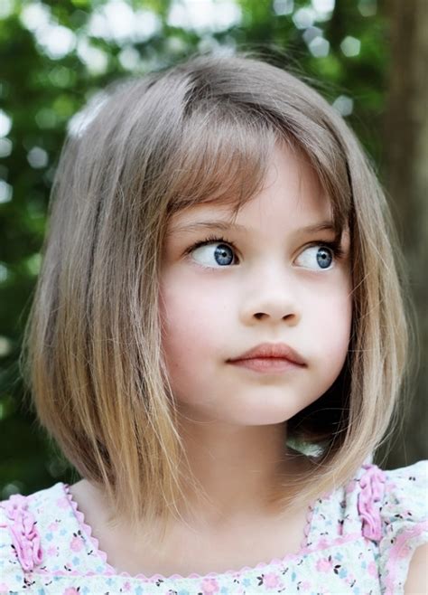 Özellikle de kısa saçın bakımının kolay olması, çocuklarda tercih edilen modeller arasına girmesine en büyük etken. Kız Çocuk Kısa Saç Kesim Modelleri | Saç Sırları