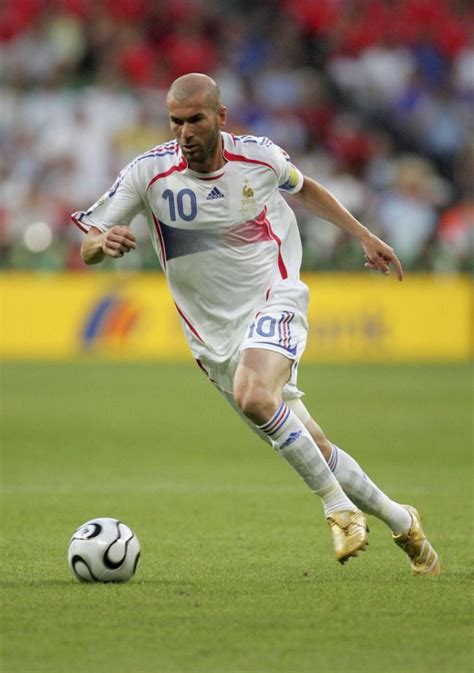 Revivez la rencontre entre les deux équipes lors de la finale de la coupe du monde de la fifa, allemagne 2006, il y a 8 ans jour pour jour. Maillot "Réplique" de Zinedine Zidane lors du match Italie ...