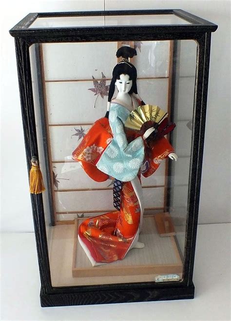 Japanese doll glass display case. Japanese Geisha Doll in Glass Presentation Case ...