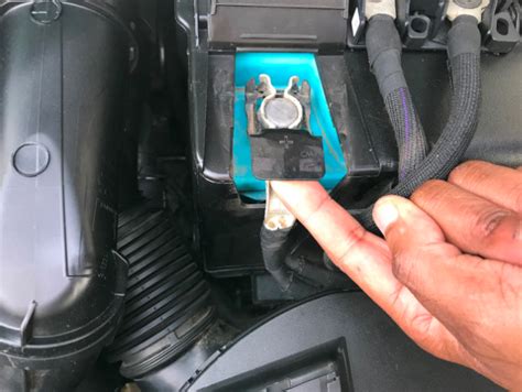 Oh ok i thought i see someone say before you have to remove front bumper ? How to replace the car battery on a Citroën C4 Cactus ...