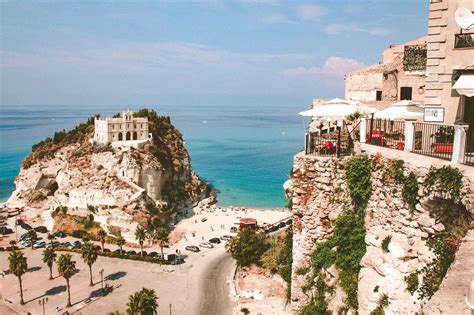 Tropea ist eine italienische gemeinde in der region kalabrien in valentia und einzigartig. TROPEA STADT IN KALABRIEN ITALIEN - Löse Puzzlespiele ...