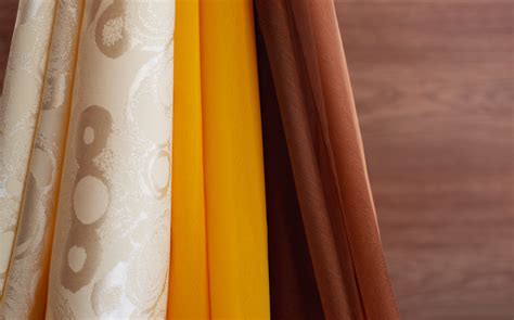 Il tendaggio, confezionato da atelier caruso, è tappezziere in stoffa e pelle a torino e online. Stoffe Tendaggi In Seta - Tessuti Per Tende In Lino Misto ...