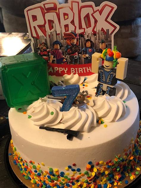 Roblox is the ultimate virtual universe that lets you create, share experiences with friends, and be anything you can imagine. Pasteles De Roblox Para Niñas / Fiesta Tematica De Roblox Para Ninos Ideas Para Decorar / Pastel ...