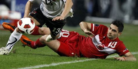 Die neuen trikots sind für die neue uefa nations league sowie für die qualifikationen. Türkische Fußball-Nationalmannschaft: Willkommene ...