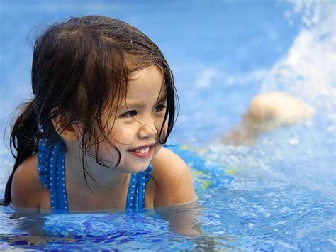 „es war immer mein größter albtraum, zu ertrinken und dass ich mit dem kopf unter. Angst vor Wasser bei Kindern: Tipps - NIVEA