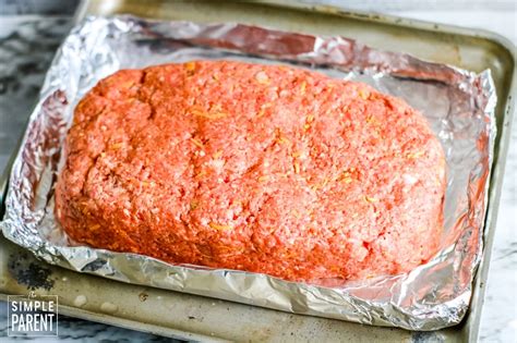 It comes out tender and juicy, with a simple glaze. 2 Lb Meatloaf Recipe With Crackers : (Secret Recipe) - Cracker Barrel Meatloaf | Recipe in 2020 ...