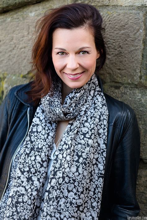 Geboren 1921 in berlin, debütiert er 1940 am stadttheater brieg. Mirjam Köfer - an der Elbe ... - Lars Müller ...