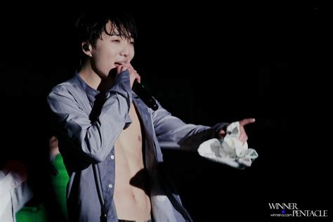 Dice que su guitarra es como el sexto miembro de winner. WINNER Seungyoon Wanted To Act So Much That He Changed His ...