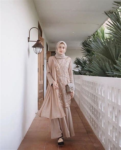 Biasanya rok dipakai sebagai pasangan blus. 6 Macam inspirasi kebaya modern untuk pergi ke pesta ...