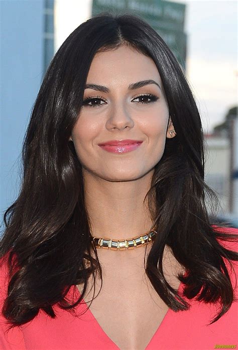 We are used to seeing celebrities fully dolled up, with bright makeup and beautiful hairdos. Pin by Marissa on Beautiful Women | Victoria justice ...