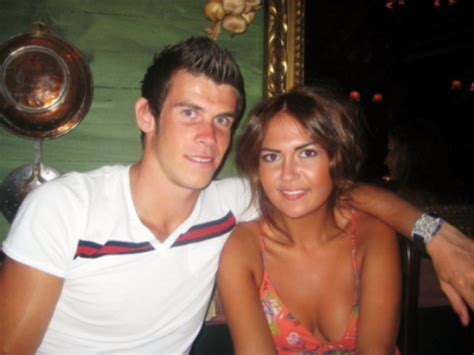 May 25, 2021 · spurs tempt bale fate as kane warned off shock chelsea move. Emma Rhys-Jones, el verdadero amor de Bale - Chic