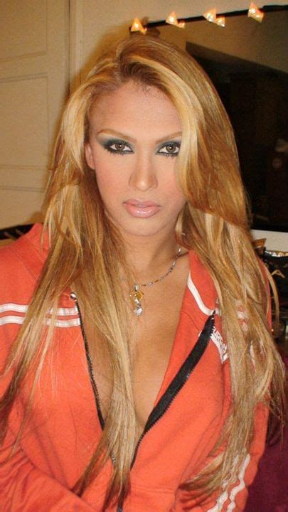 Her birthday, what she did before fame, her family life, fun trivia facts, popularity rankings, and more. Isabella Santiago panosundaki Pin