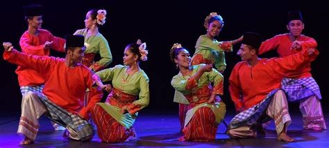 Namun yang terjadi, tidak semua dari penari yang. Tari Zapin, Tarian Khas Suku-Suku Melayu di Asia ...