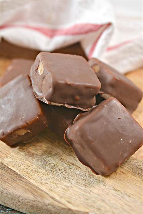 Assemble the keto s'mores by sandwiching a marshmallow and chocolate square between two graham crackers. Keto Fat Bombs - BEST Keto Smores Fat Bombs - {Easy - NO ...