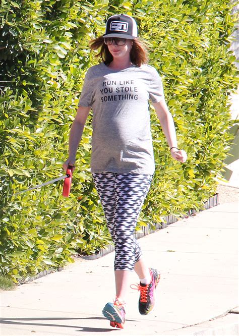 Entdecke rezepte, einrichtungsideen, stilinterpretationen und andere ideen zum ausprobieren. Anne Hathaway in Tight Leggings out in LA | GotCeleb