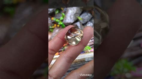 Jenis batu akik kinyang air memiliki karakter warna dan corak yang sangat unik, maka tidak heran jika batu ini menjadi buruan para penghobi batu akik. Batu akik kecubung air atau kinyang air - YouTube